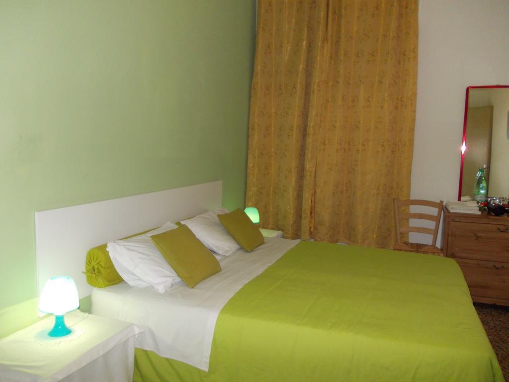 Travellers Lodge Bed & Rooms Тревизо Стая снимка