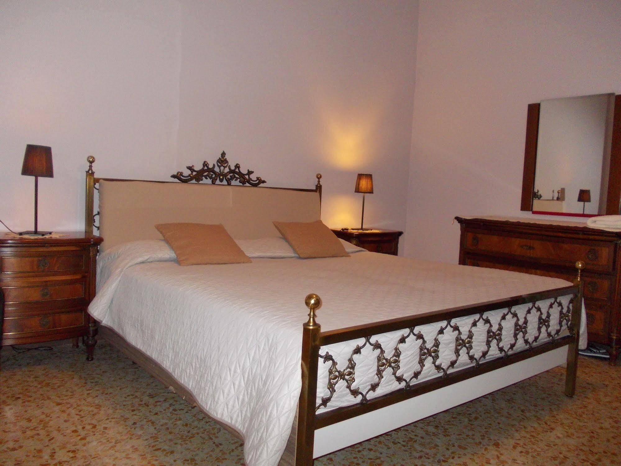 Travellers Lodge Bed & Rooms Тревизо Екстериор снимка
